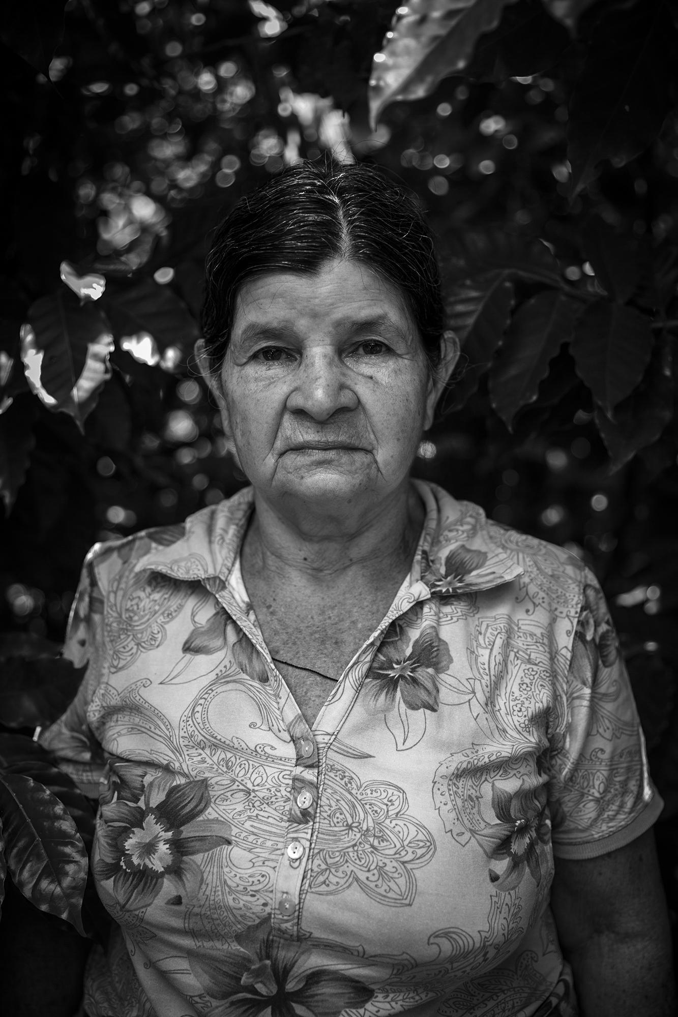 Julia Ayala was born on Feb. 21, 1948. “It was huge, the crossing of the Lempa,” she says. She still remembers the noise of the planes and the “brutality of bullets.” Julia’s eyes fill with tears as she remembers: “In Los Hernández, in Honduras, when the people arrived they were naked and covered in blood.” 