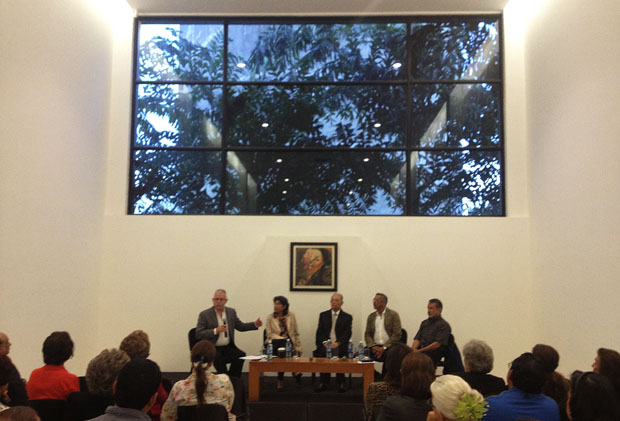 Roberto Galicia, Marta Eugenia Valle, Jaime Balseiro, Luis Lazo y Mario Castrillo se reunieron el pasado 12 de septiembre para poner en perspectiva la vida y obra de una de las artistas más enigmáticas de la plástica salvadoreña. | Foto de Carlos Dada