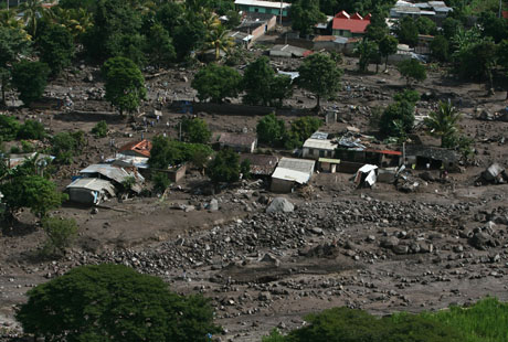 Deslave en Verapaz, San Vicente, durante tormenta ida