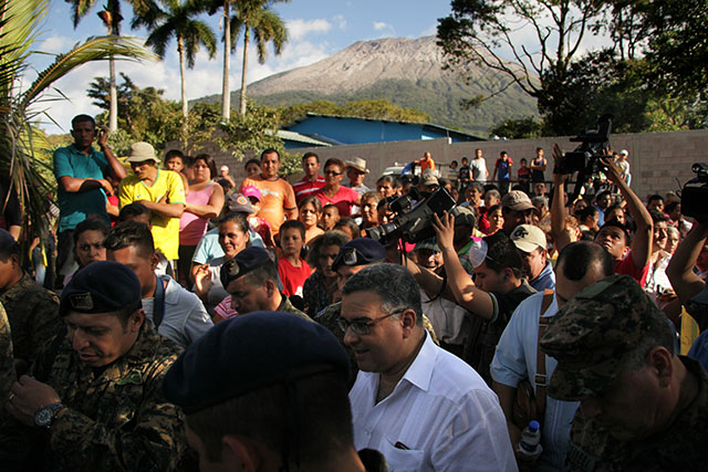 El presidente Mauricio Funes durante su visita al cantón Las Placitas de Chinameca. Foto Mauro Arias