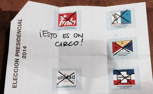 Voto anulado en el centro de votación del Cifco, San Salvador. Foto Mauro Arias
