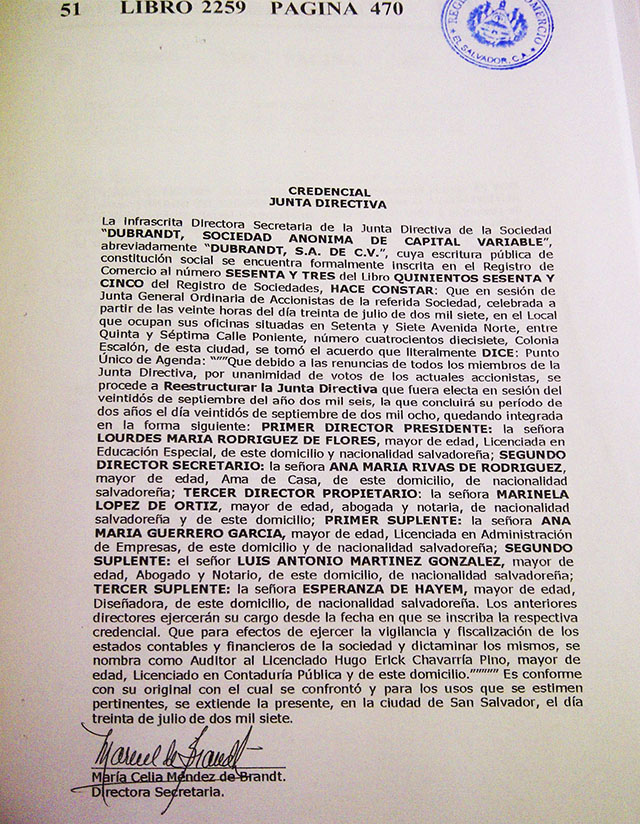 En el Registro de Sociedades del Centro Nacional de Registros (CNR) consta las reestructuración de la junta directiva de Dubrandt, S.A. de C.V. para 2007, en la que la exprimera dama Lourdes de Flores y Luis Antonio Martínez fueron elegidos como administradores.