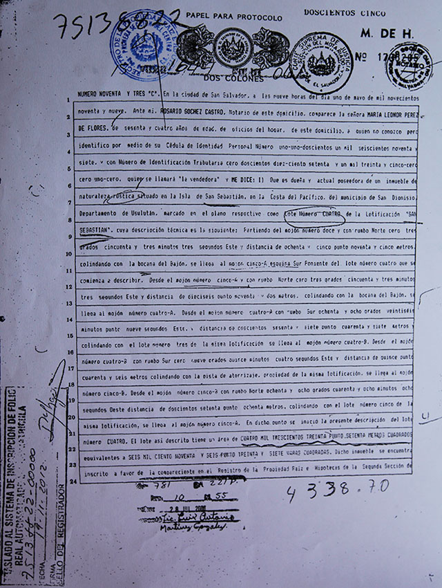 El sello en la parte inferior de este documento corresponde al notario que se encargó de inscribir un inmueble en la Isla San Sebastián, Usulután, cuyo precio fue cuestionado por Probidad.
