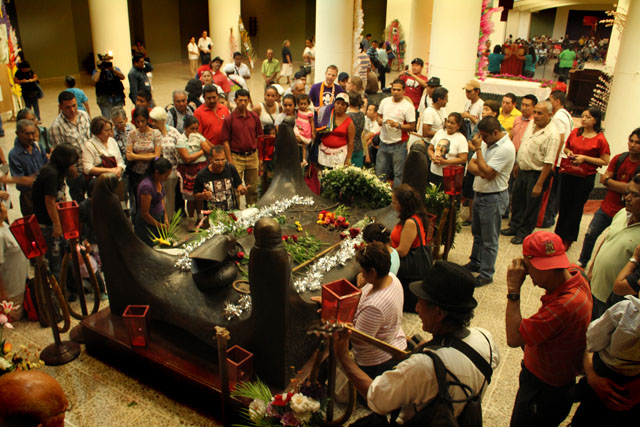 Catedral Metropolitana el 24 de marzo 2011, Día Internacional por el Derecho a al Verdad. Foto Mauro Arias