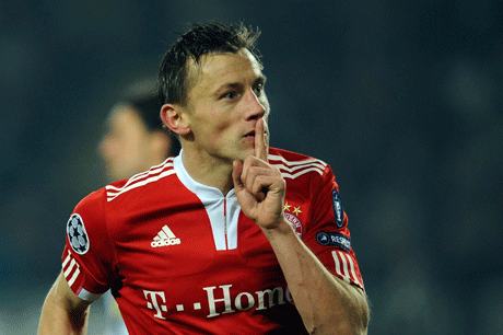 El jugador del Bayern Munich, Ivica Olic, festeja su gol contra la Juventus en la Liga de Campeones