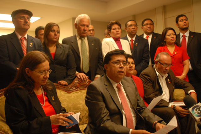 La fracción parlamentaria del FMLN dió su punto de vista por la que no ratificó la reforma constitucional en una conferencia de prensa durante la Sesión Plenaria.