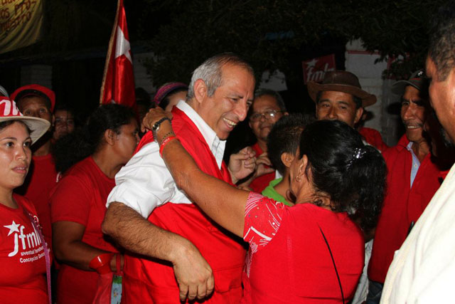 Fotografía tomada de la cuenta oficial de Sigfrido Reyes en Facebook. El álbum esta titulado “Cierre de Campaña en Concepción Quezaltepeque, Chalatenango”.