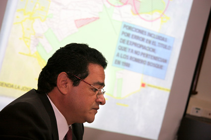 Miguel Tomás López ante la comisión de medio ambiente de la Asamble Legislativa en abril 2007. Foto El Faro