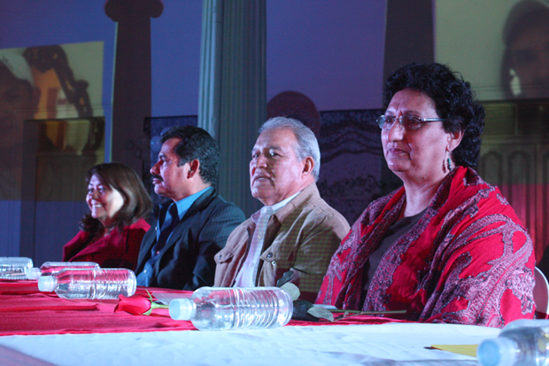 La dirigencia del FMLN endosó el proyecto de Ley de Cultura en acto de presención en el Palacio Tecleño el 20 de octubre de 2012. En la mesa de honor, de derecha a izquierda, la diputada Lorena Peña, el candidato presidencial Salvador Sánchez Cerén, el secretario general Medardo González y la consultora Breni Cuenca.