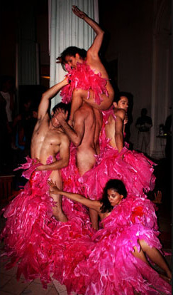 'Evelyne House of Shame' se desarrolló en el Palacio de la Cultura y la Artes de Santa Tecla a cargo de la compañía de danza francesa La Zouze con la participación de artistas nacionales