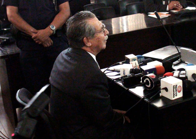 El general retiradoguatemalteco José Efraín Ríos Montt comparece en la Corte Suprema de Justicia﻿, en la ciudad de Guatemala. Foto El Periódico
