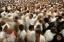 Los peregrinos musulmanes apedrean los pilares que representan al diablo durante la peregrinación anual de Hajj en La Meca, el viernes 27 de noviembre del 2009. (Foto AP/Hassan Ammar)