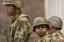 Soldados montan guardia en las afueras del Congreso Nacional en Tegucigalpa, el jueves 26 de noviembre de 2009. Honduras tendrá elecciones generales el domingo 29 de noviembre. (AP Foto/Arnulfo Franco)