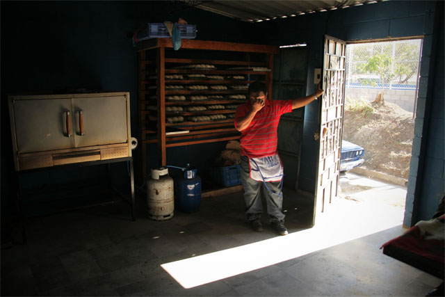 Panadería administrada por pandilleros de la clica Tiny Locos del Barrio 18 en San Bartolo novena etapa, Ilopango. el proyecto es parte de un pacto con la alcaldía.
