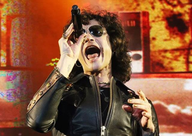 El músico español Enrique Bunbury, durante el concierto del 30 de enero de 2014, en el Auditorium Nacional de México D.F. / Foto cortesía de OCESA﻿.