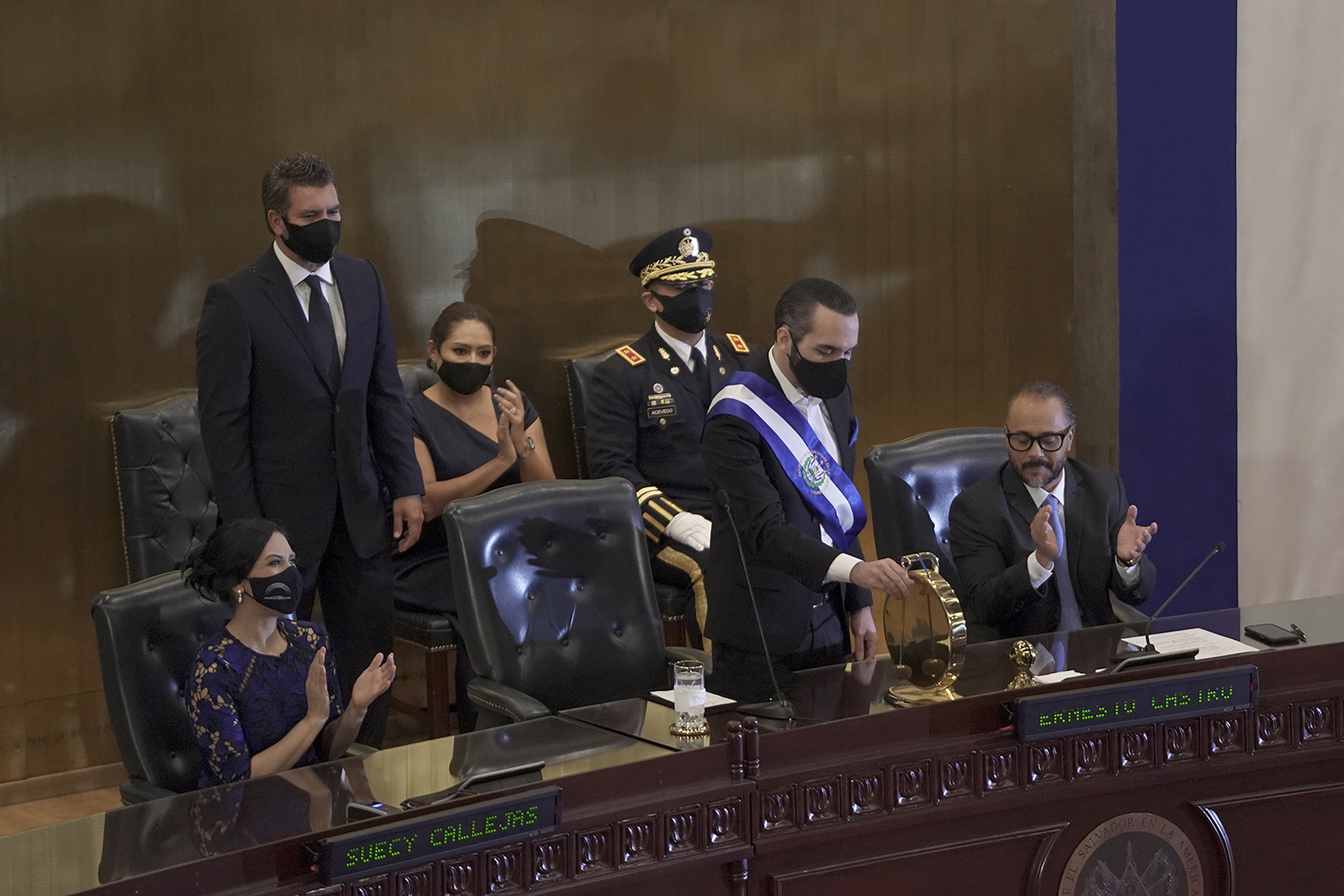 El presidente Nayib Bukele, en junio de 2021, cuando dio un discurso por su segundo año de gobierno. Foto, Víctor Peña.