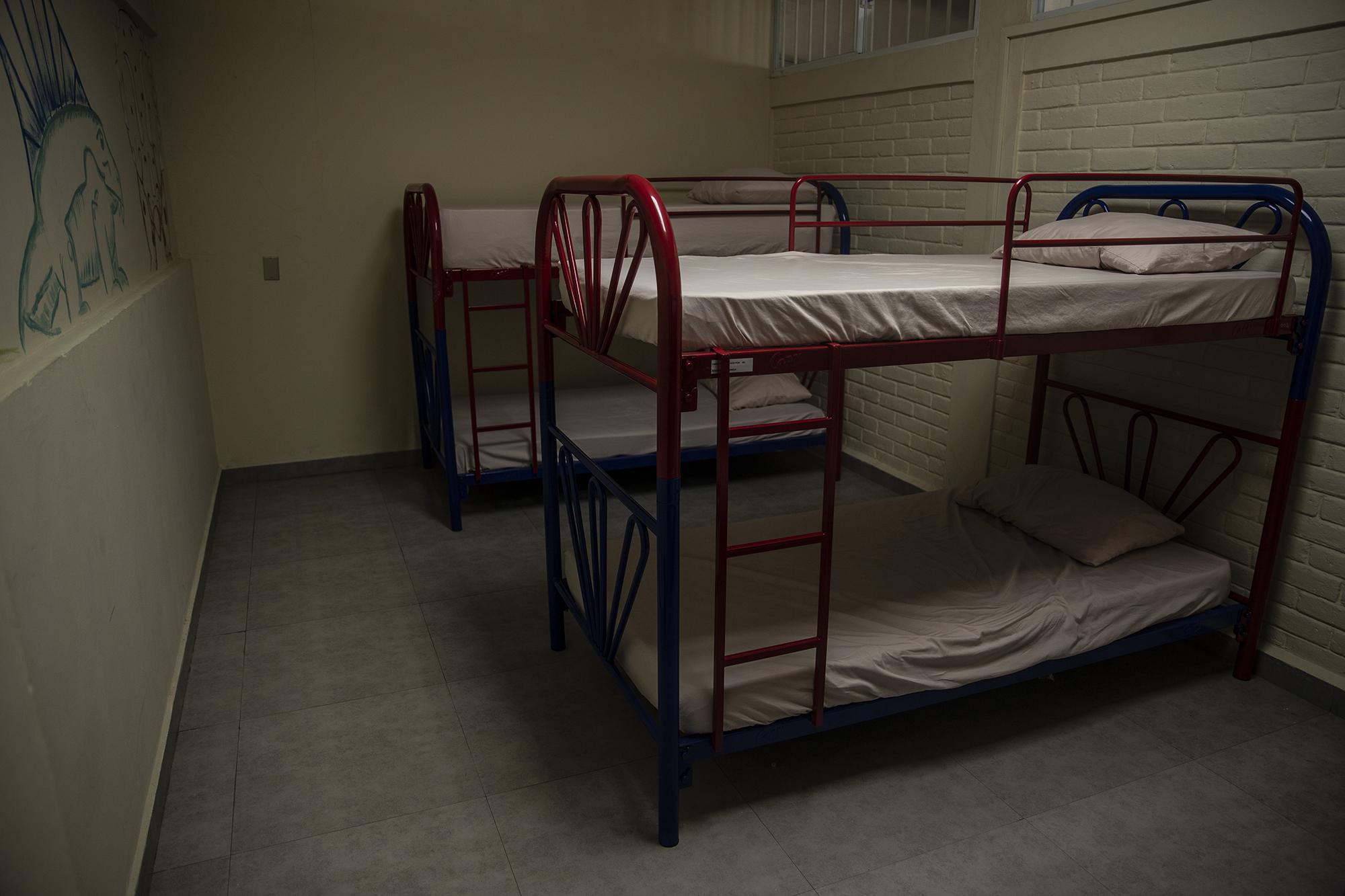 Dormitorio para los niños que sean retenidos en la frontera La Hachadura. El lugar fue acondicionado debido a la creación de la patrulla fronteriza. Foto de El Faro: Carlos Barrera. 